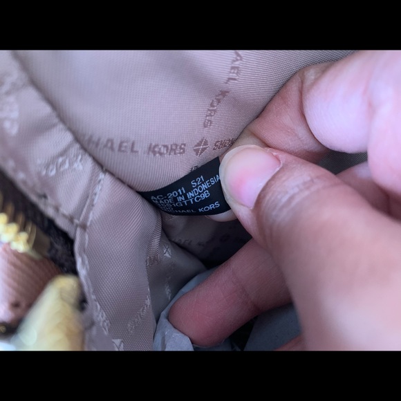 Michael Kors Jet Set LG EW Zip Xbody - Picture 7 of 8